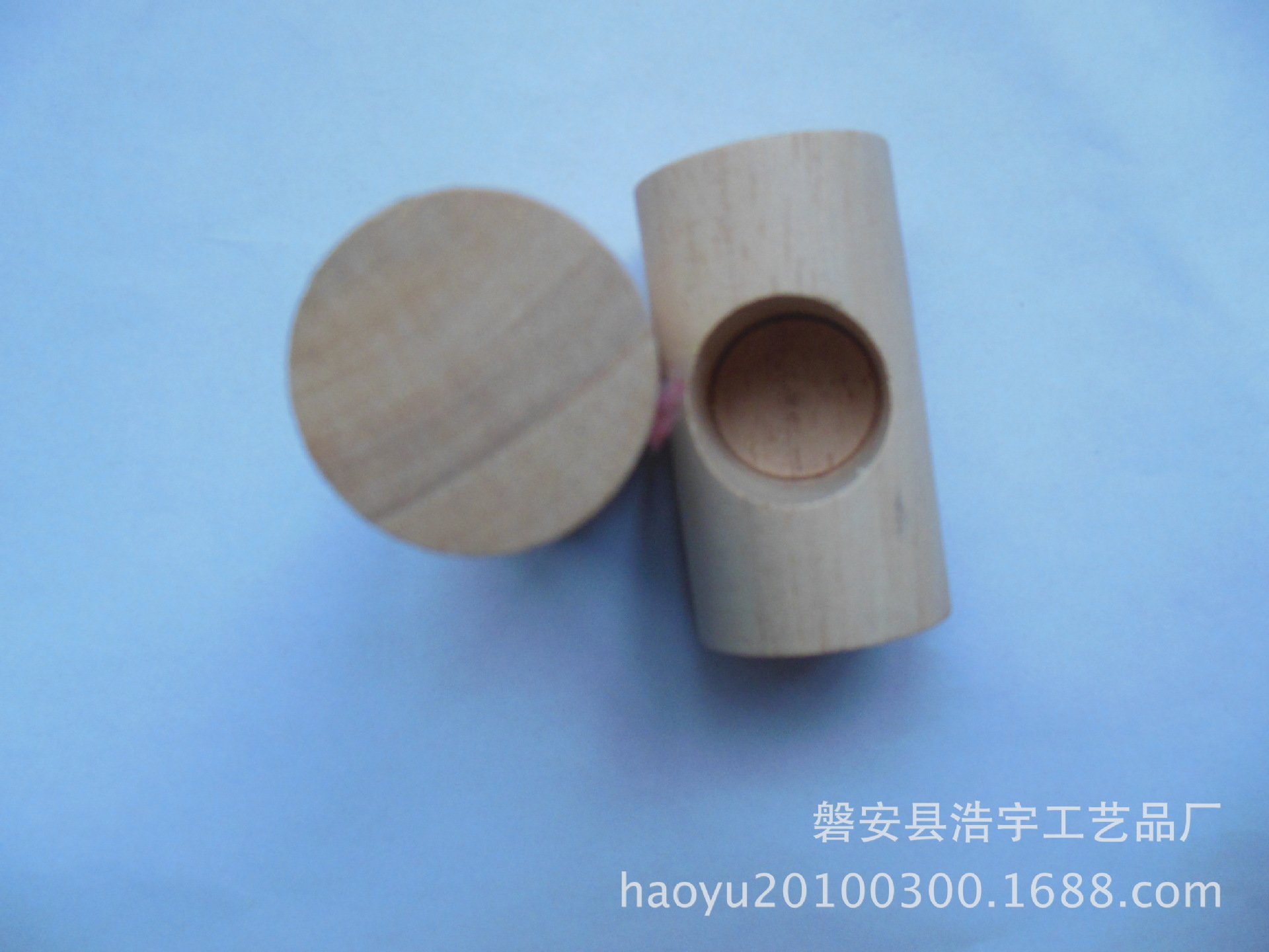 展现出一种强烈的男性气息