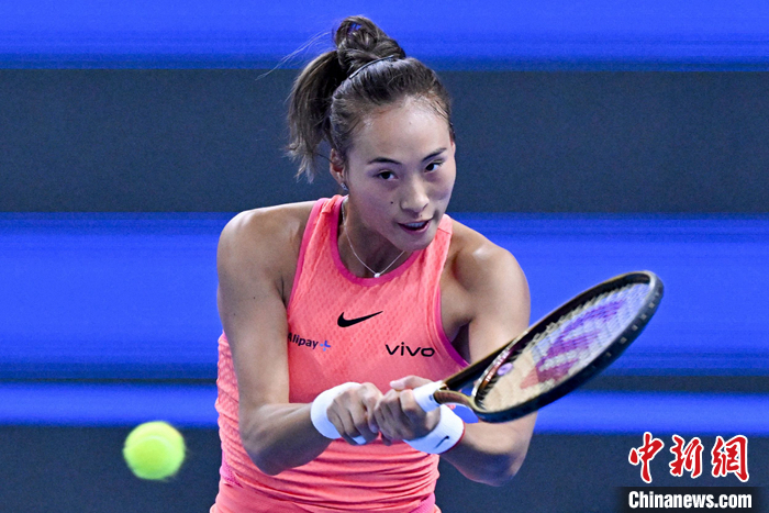 奥运后本土首秀郑钦文以6-1、6-1光速取胜，收获