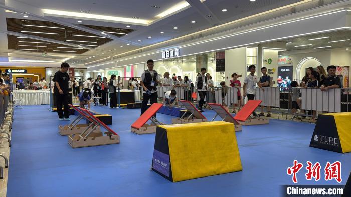 成都青少年跑酷赛点燃世运热情