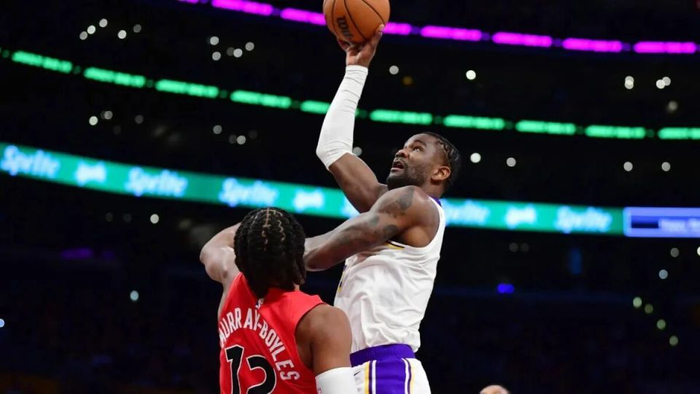 湖人替补火力不足引连锁反应 艾顿进攻方式变化