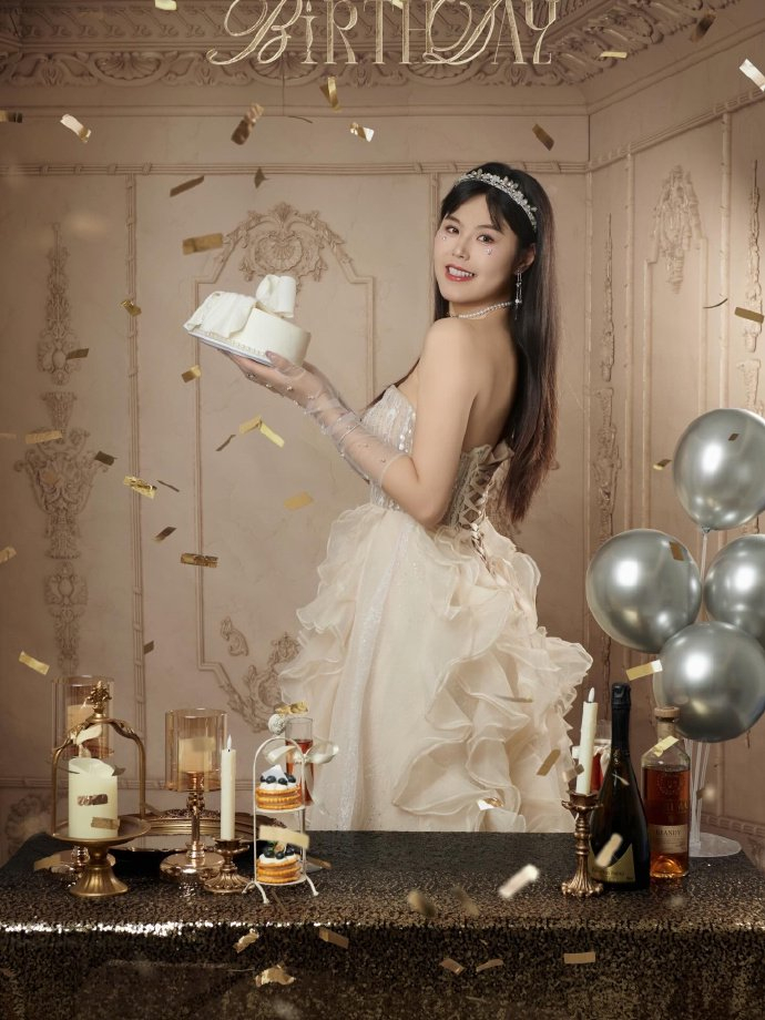 李月汝27岁生日晒照获众星祝福