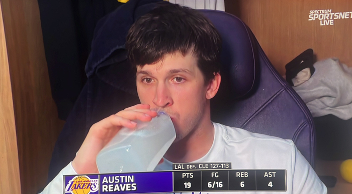 湖人新星里夫斯期待与卫冕冠军雷霆对决 三月战