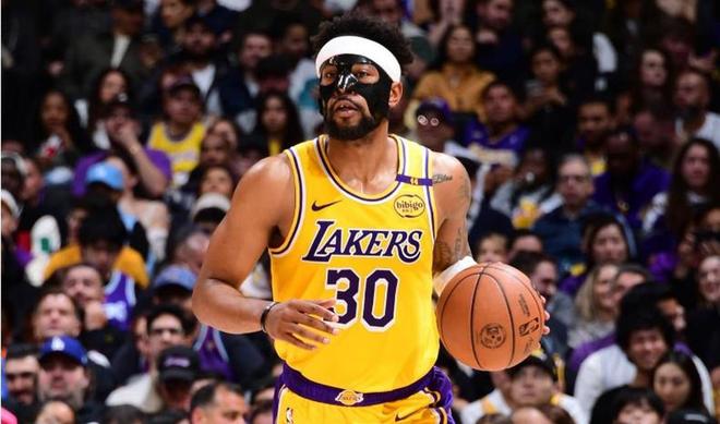 太阳队力克勇士挺进季后赛 杰伦-格林爆发古德温