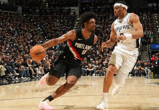 开拓者爆冷击败马刺，文班亚马伤退亨德森爆发