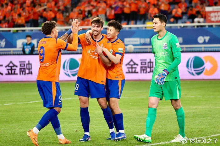 山东泰山4-1力克申花 克雷桑帽子戏法助队登顶